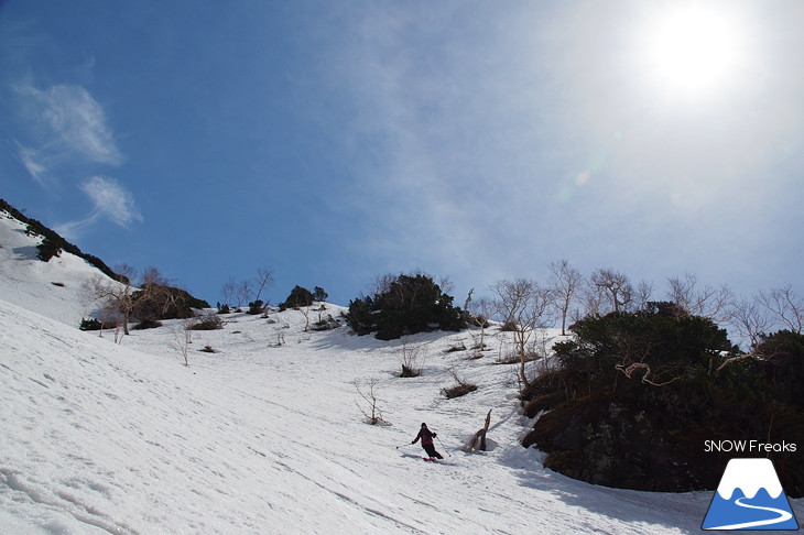 大雪山旭岳ロープウェイスキー場 残雪の北海道最高峰に今季最後のシュプールを…。